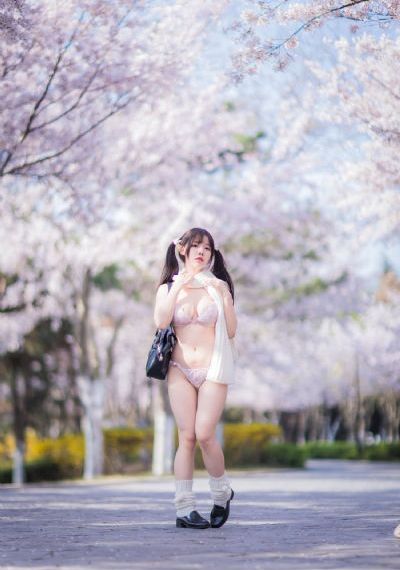 高清国产美女一级毛片_720迅雷电影在线
