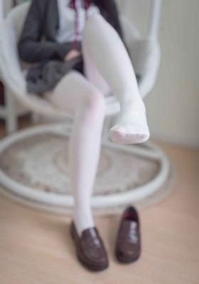 jk白丝美女掀裙子露内裤在线观看_BD韩语在线视频观看